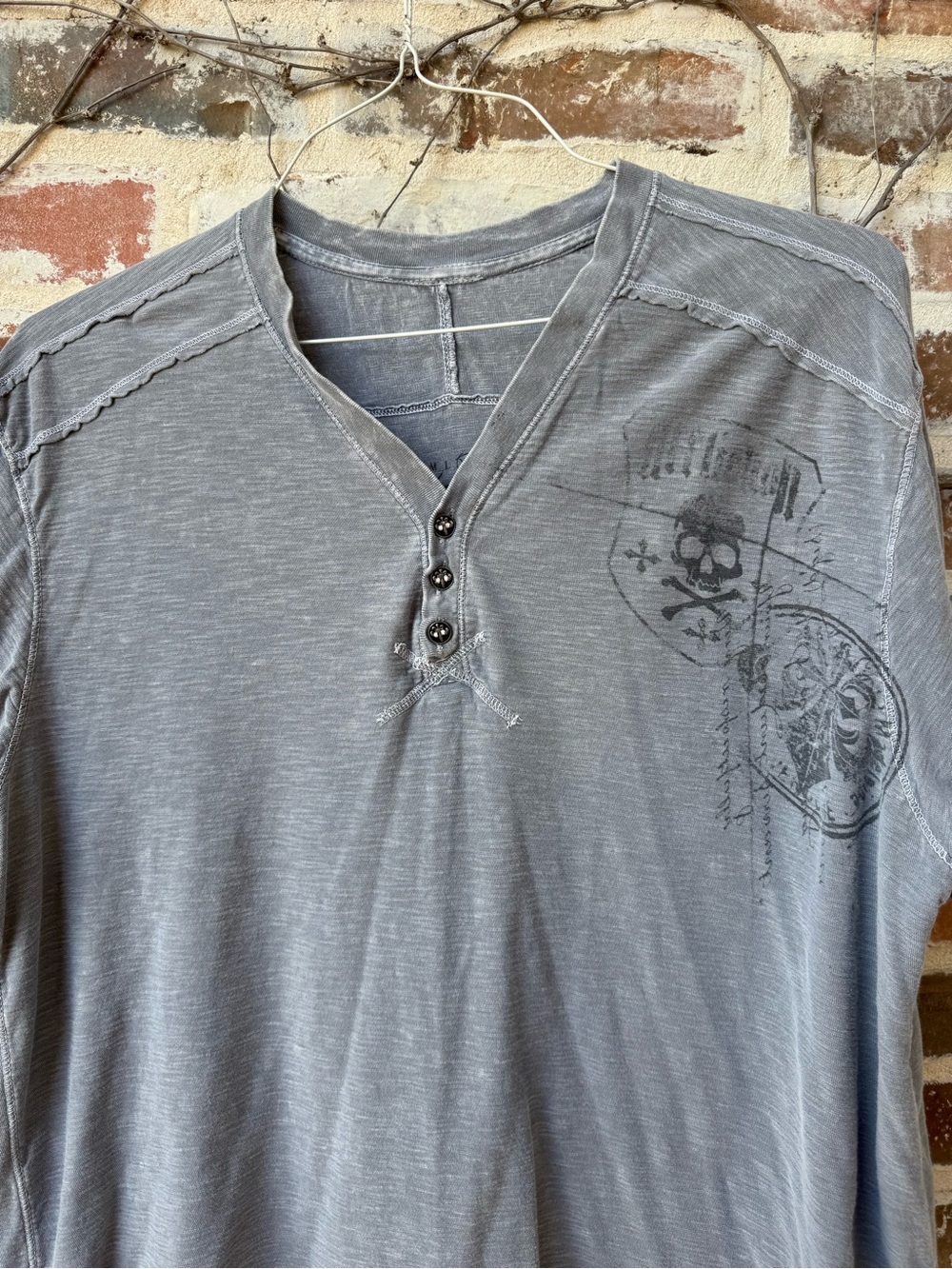 Affliction Standard Series Skull Graphic Henley Shirt Men’s XL